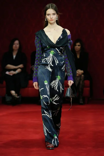 Look 24